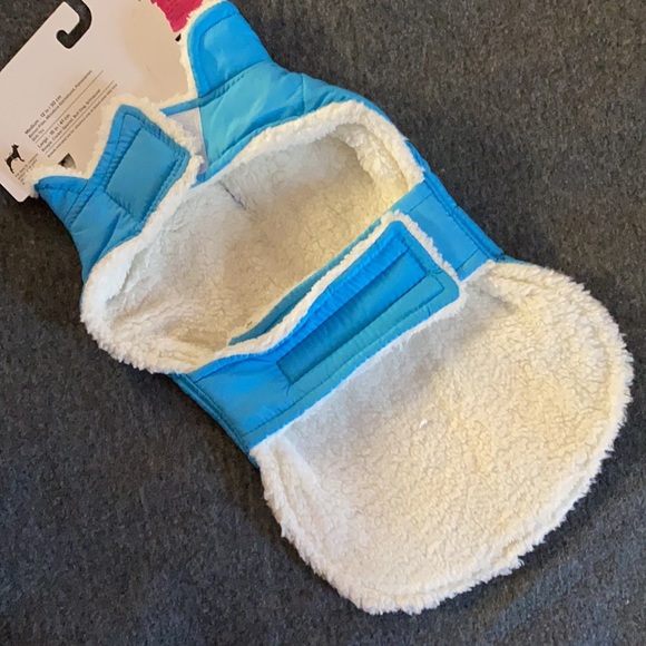 NWT Dog jacket, water resistant, soft fleece underside to keep them warm medium - Picture 3 of 6
